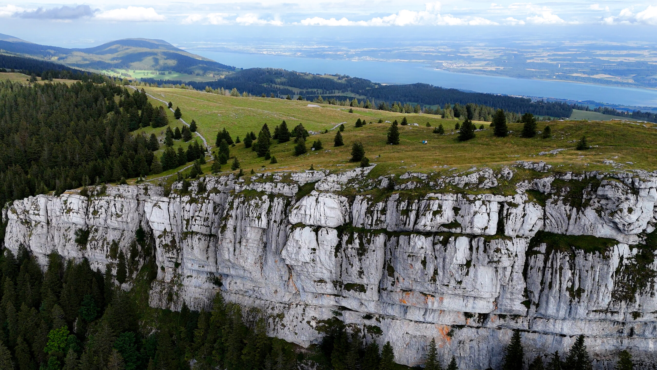 Marchez léger sur les crêtes du Jura